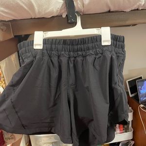 Lululemon mid rise track that short